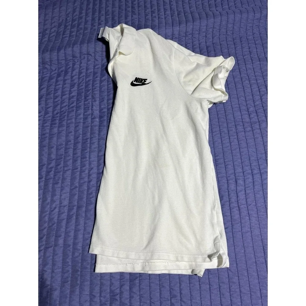 White Nike polo shirt with black swoosh #polo #athleisure - Picture 4 of 7